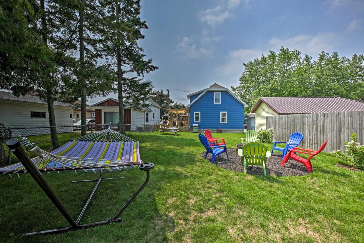 Anias Retreat With Deck Walk To Lake Michigan! Villa Two Rivers Exterior photo