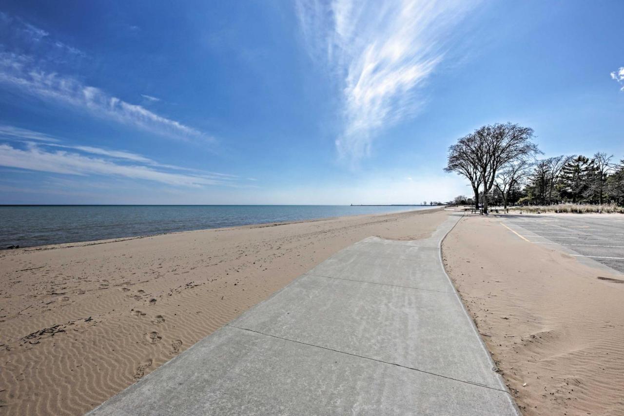 Anias Retreat With Deck Walk To Lake Michigan! Villa Two Rivers Exterior photo