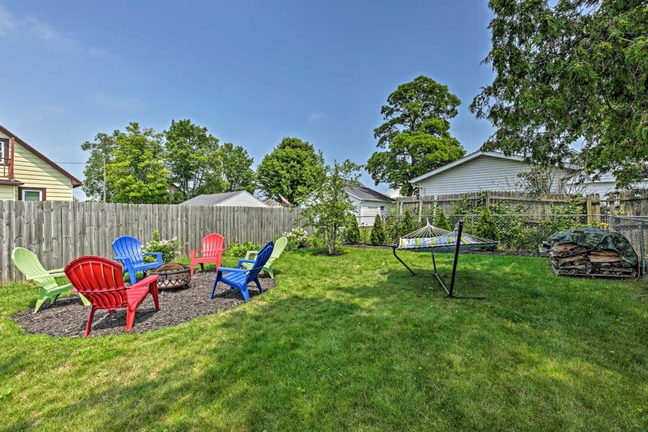 Anias Retreat With Deck Walk To Lake Michigan! Villa Two Rivers Exterior photo