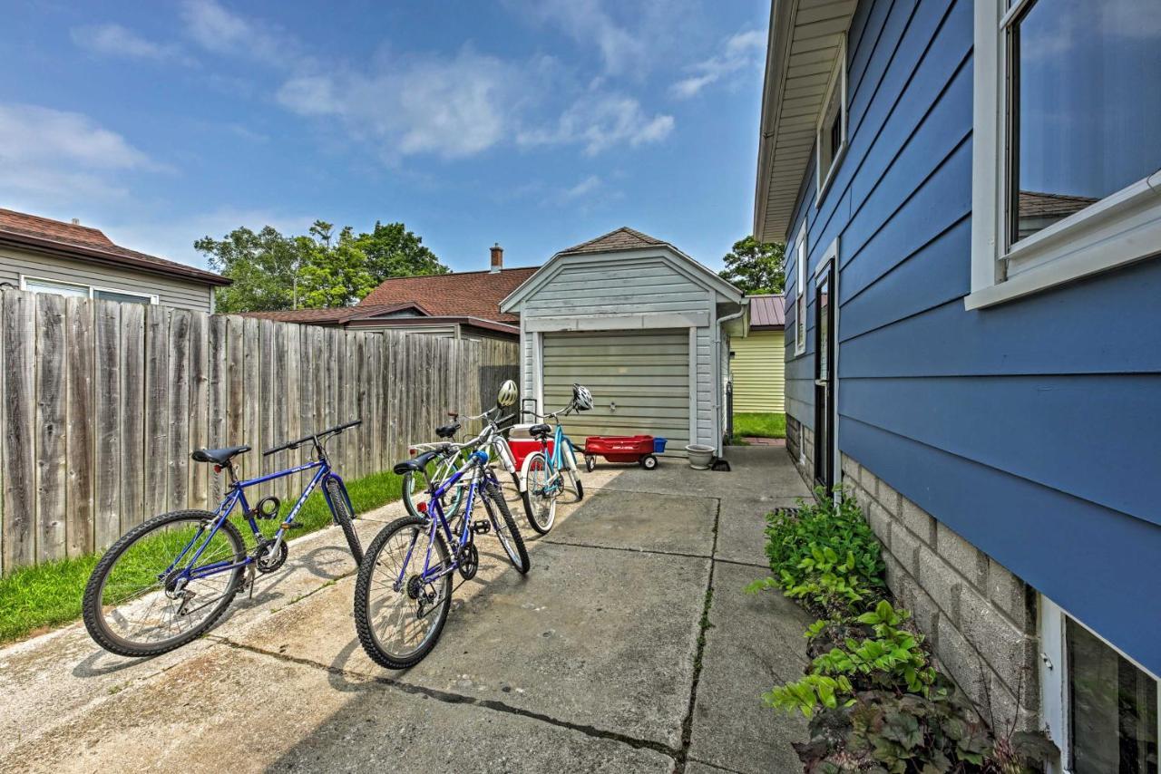 Anias Retreat With Deck Walk To Lake Michigan! Villa Two Rivers Exterior photo