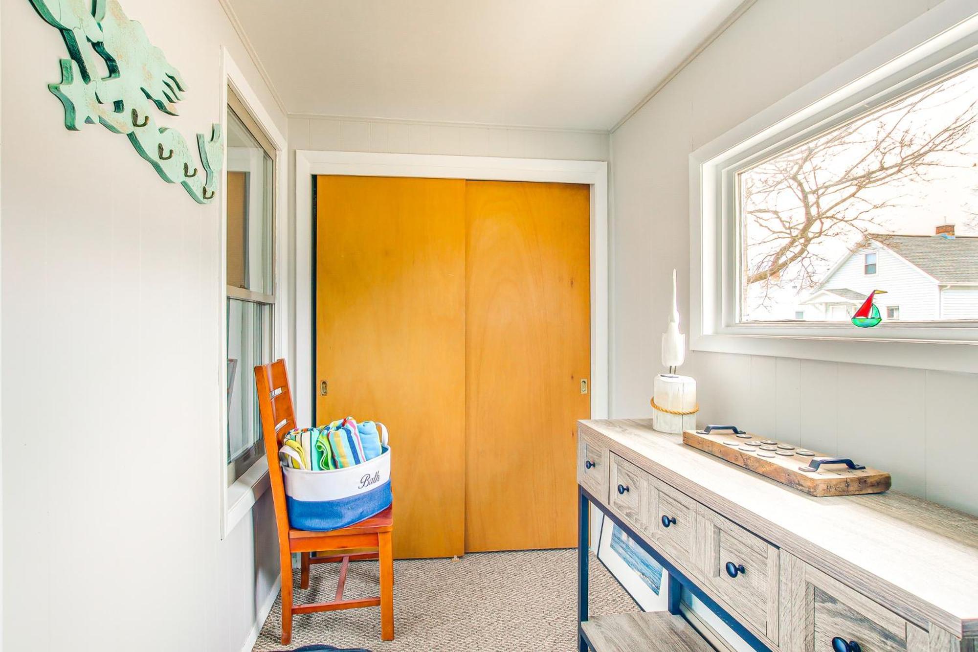 Anias Retreat With Deck Walk To Lake Michigan! Two Rivers Exterior photo